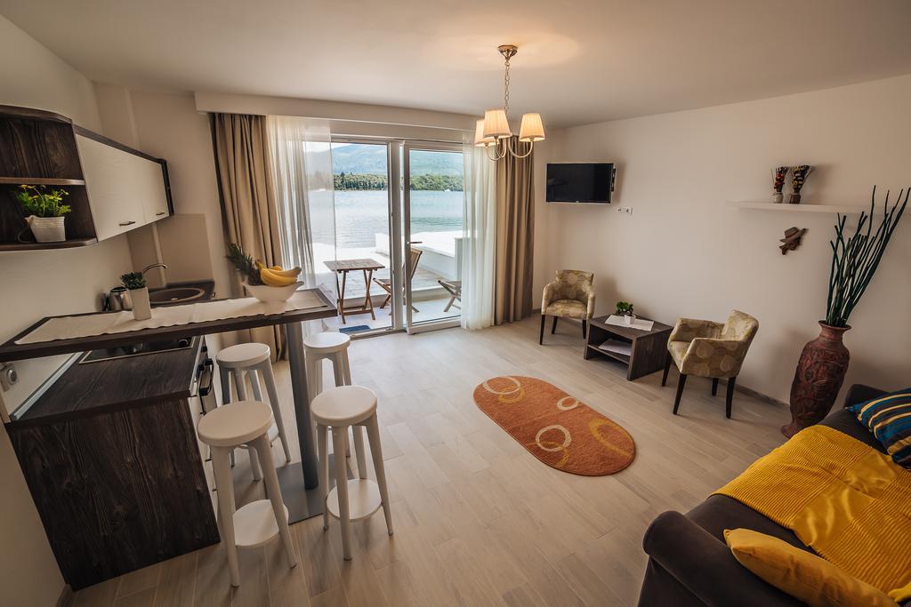 Apartments Harmonia Tivat Exterior photo