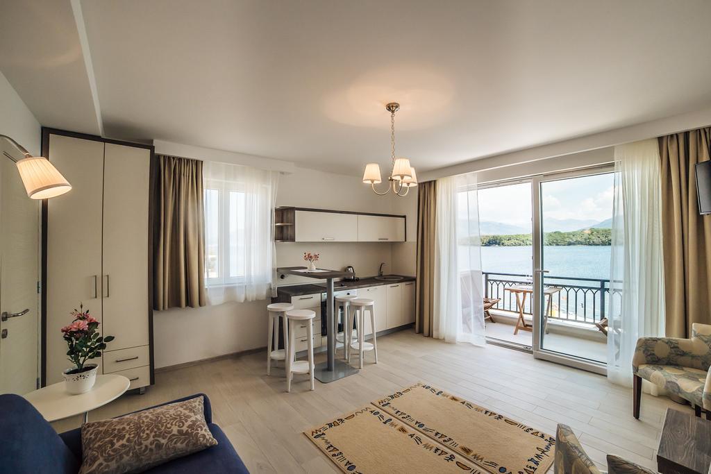 Apartments Harmonia Tivat Exterior photo