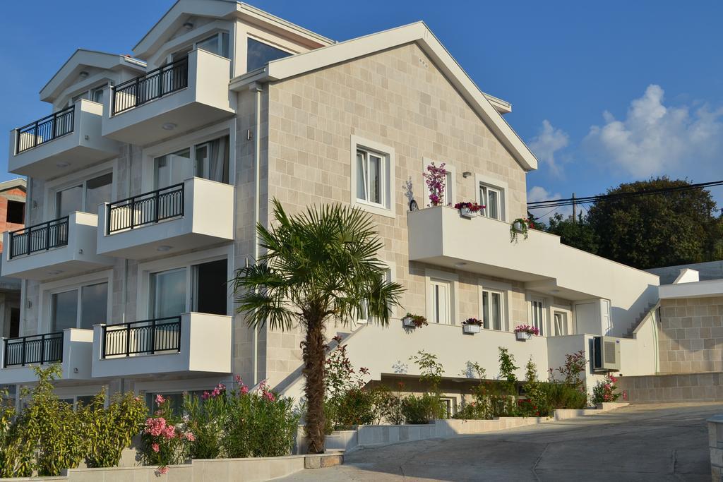 Apartments Harmonia Tivat Exterior photo